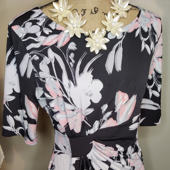 Connected apparel faux wrap dress! ✨ - Picture 1 of 3